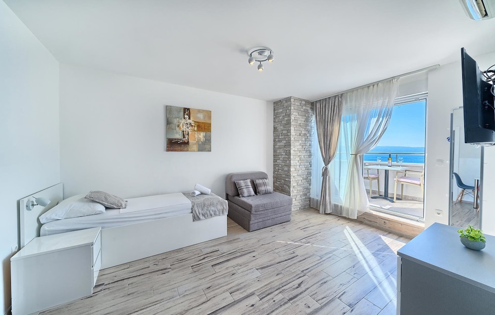 Stipe Aparthotel 18/81