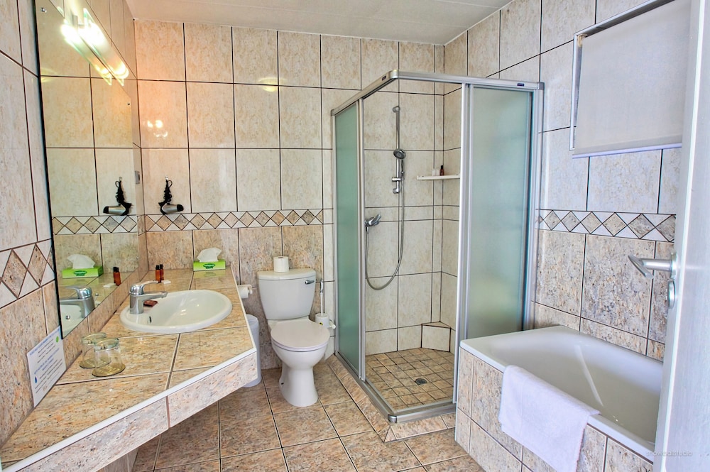 ROOM, TWIN BEDS