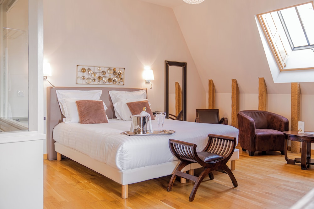 AUBERGE DE LA TOUR 7/40
