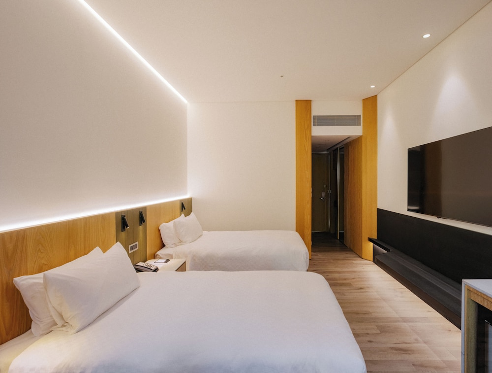 Renovated, Pavilion, Twin Beds, Back Building