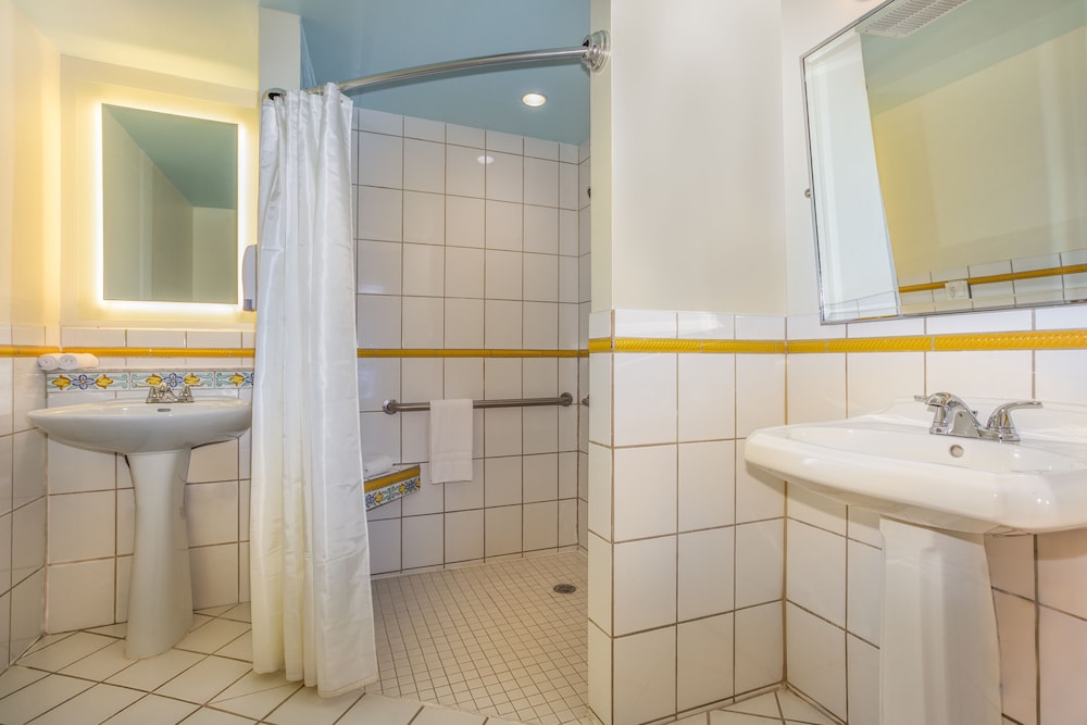 Nyah Key West Adult Only 64/65