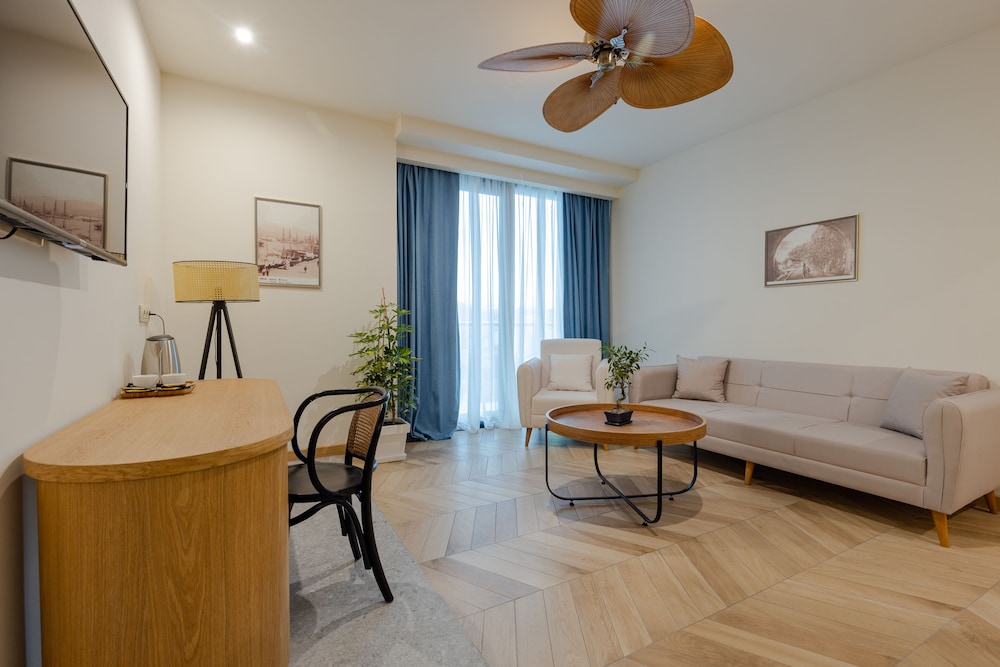 MiraMar Luxury Residences 59/86