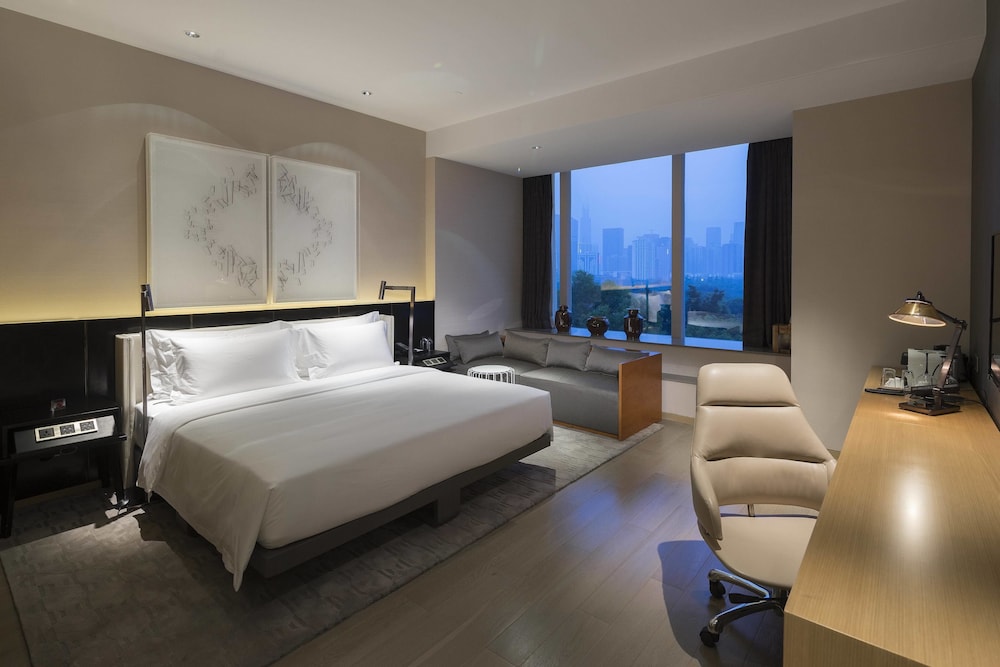 Hui Hotel 8/65