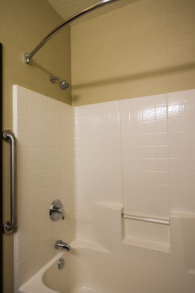 Studio, Suite, 1 Single and 2 Queen Beds، Comfort Suites Springfield RiverBend Medical 8/8