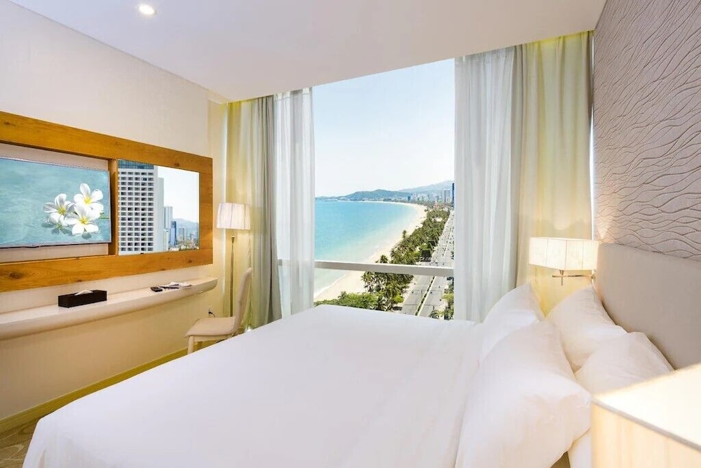 suite, ocean view