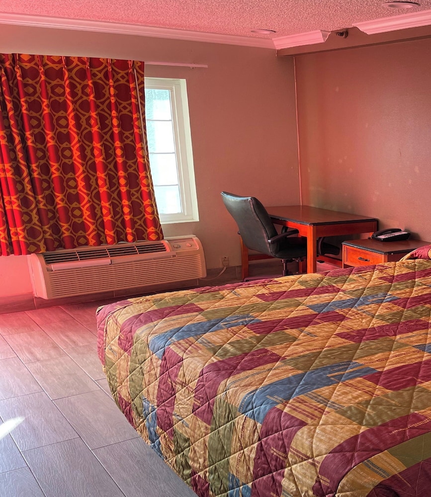 Heritage Inn And Suites 24/58