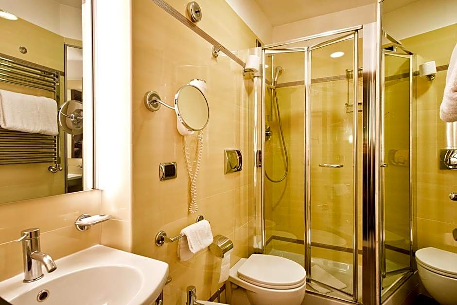غرفة قياسية رباعية، Hotel Sonya 8/10