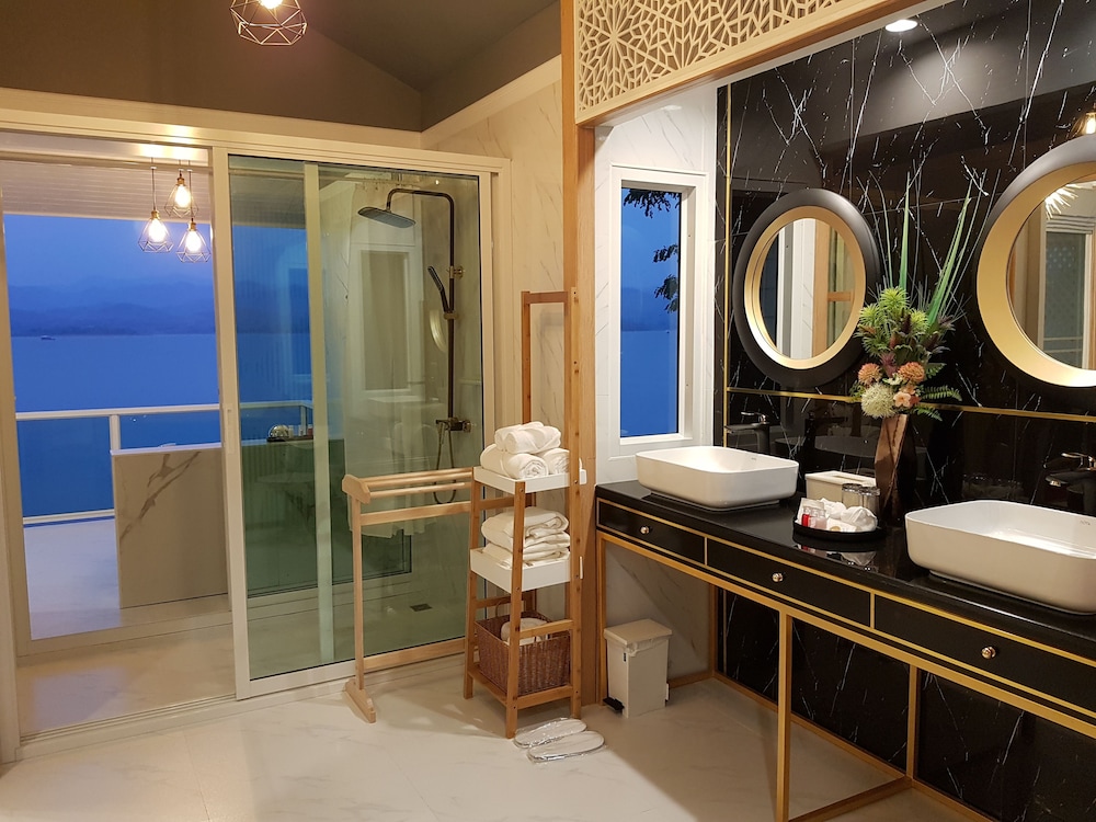 RAYA BURI RESORT 46/50