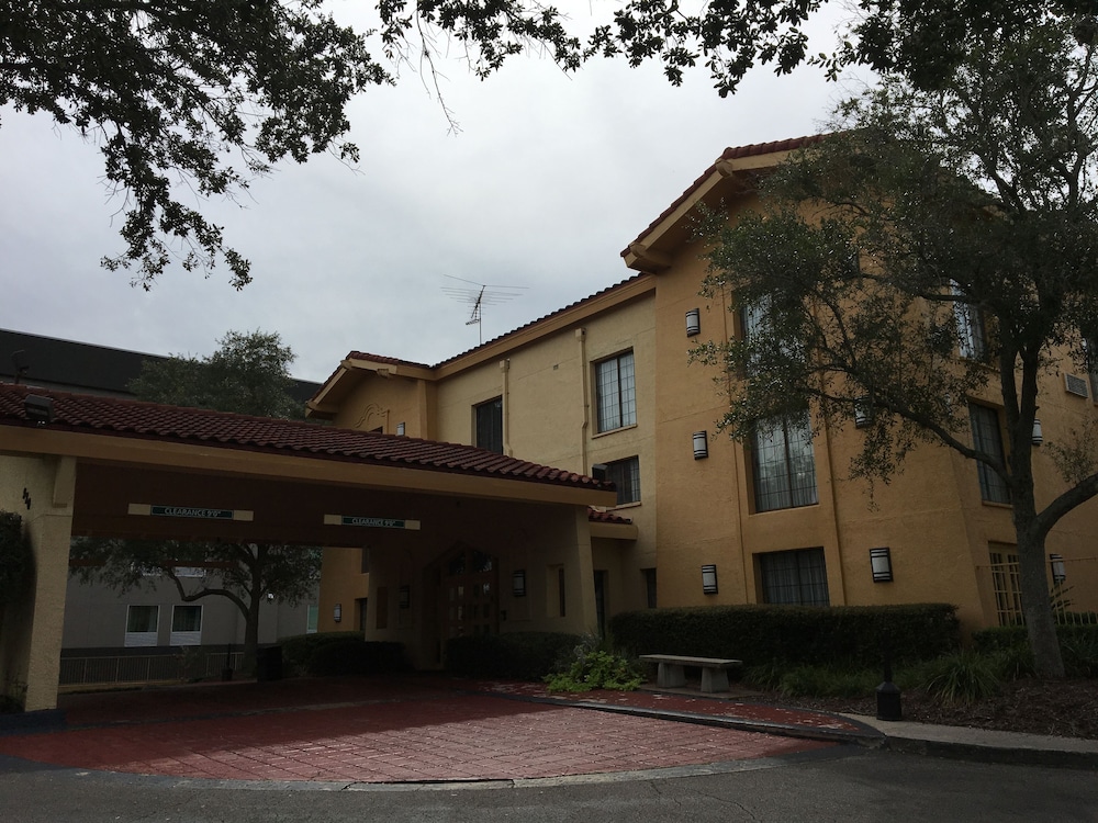 Days Inn by Wyndham Gainesville University I-75 6/37