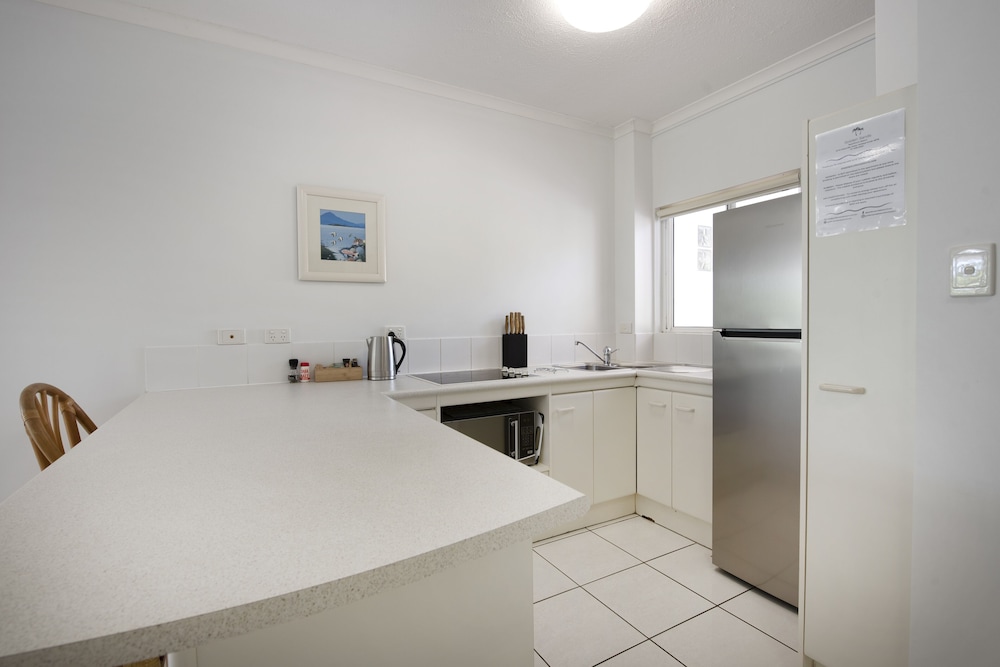 Golden Sands Beachfront Resort 6/70