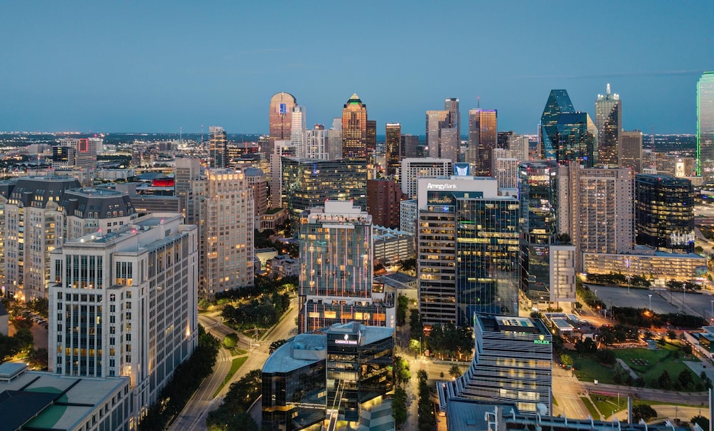 HYATT house Dallas/Uptown 68/71