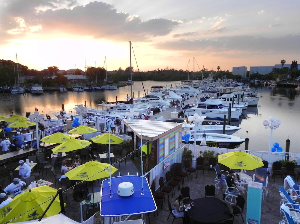 Ramada by Wyndham Sarasota Waterfront 25/71