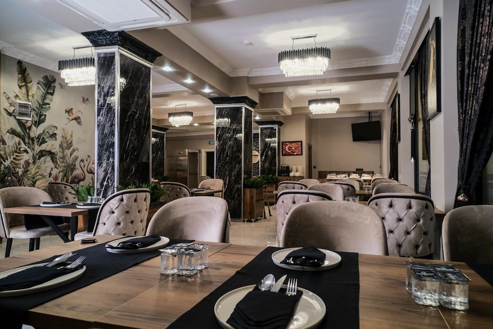Grand Clover Hotel 18/20