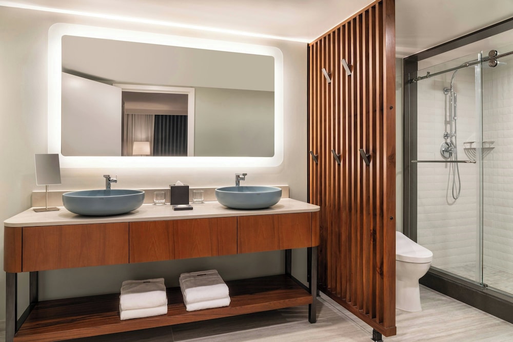 Kukahi, Suite, King Bed, Sofa 9/10