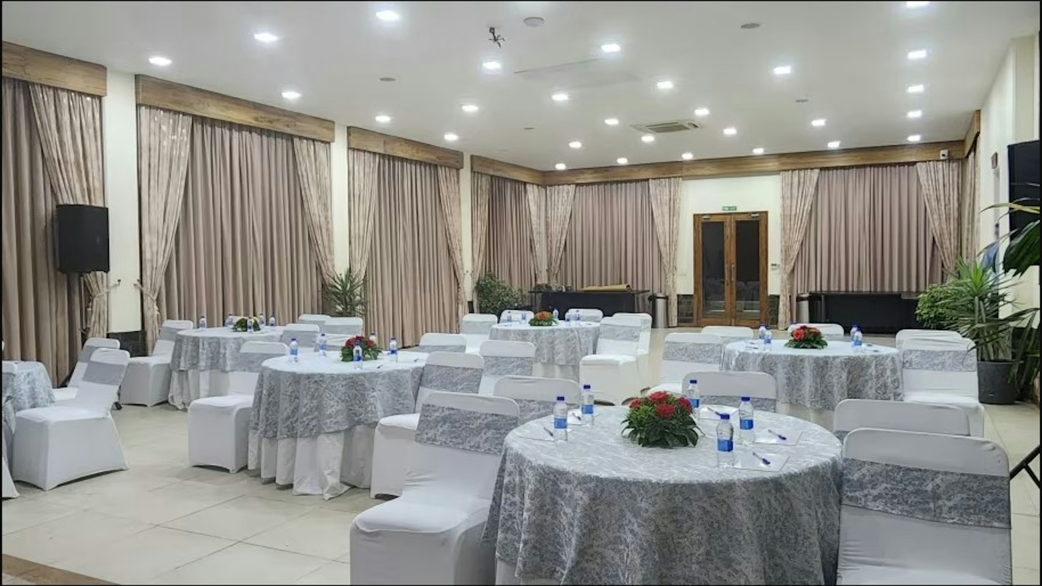 SURYA VILAS LUXURY SPA & RESORT 18/25