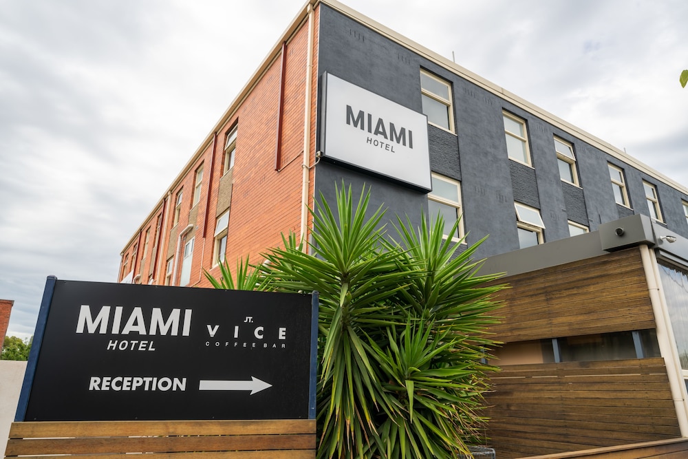 Miami Hotel Melbourne 3/50