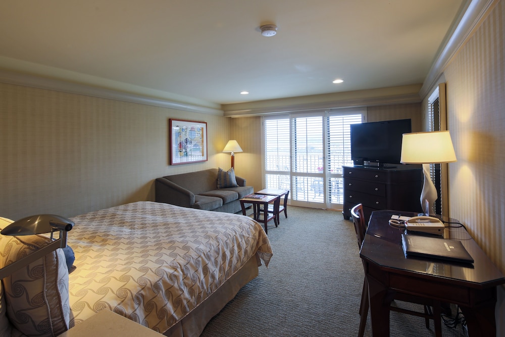 OCEAN, KING BED, HARBOUR VIEW, SOFA, BALCONY