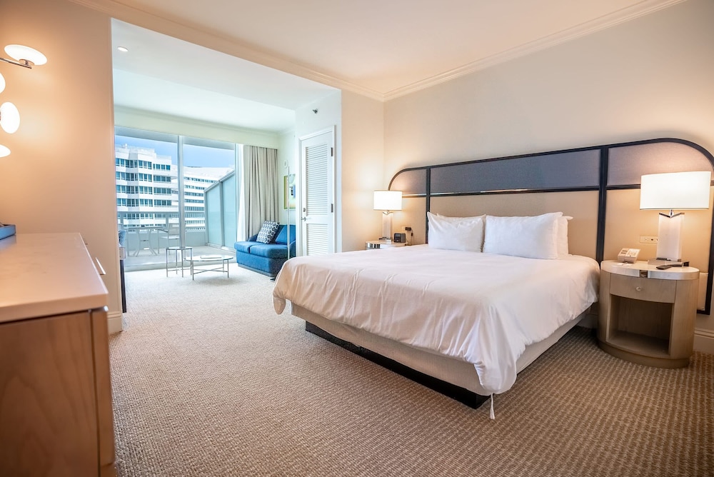 2 Bedrooms, Family Suite, 2 King Beds, Resort View, 2 Sofa, Terrace