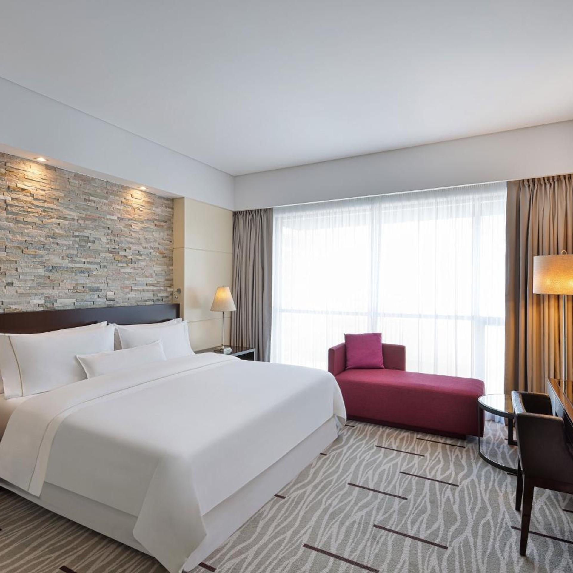 Guest Room, Executive, King Bed, Club Lounge Access