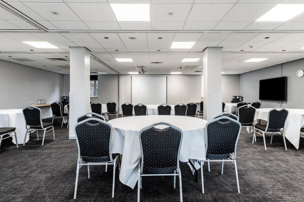 Park Inn By Radisson Peterborough 55/57
