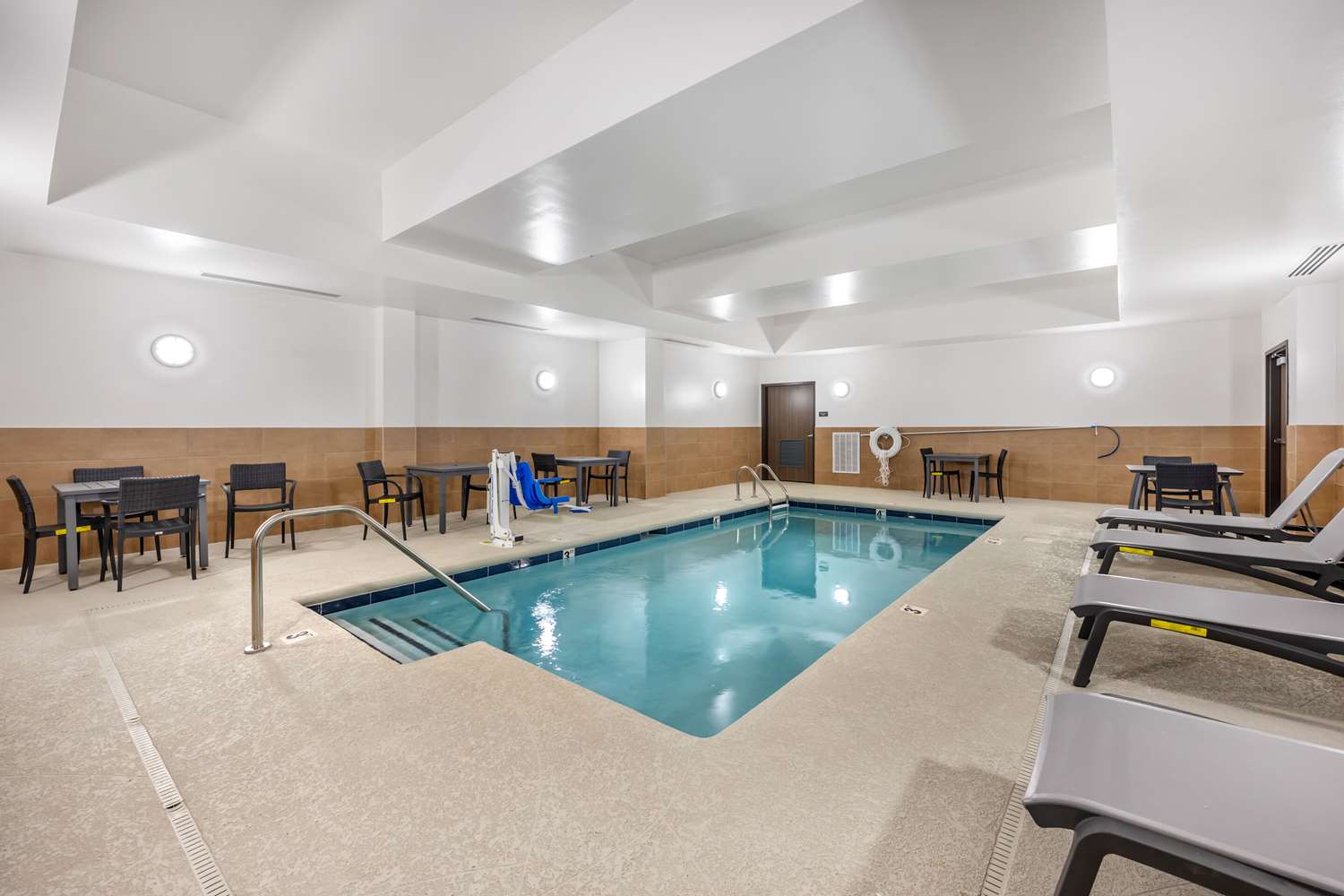Comfort Inn & Suites Nashville TN 20/26