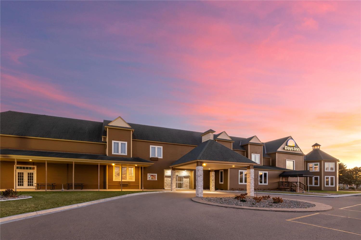 Days Inn by Wyndham Hutchinson 2/23