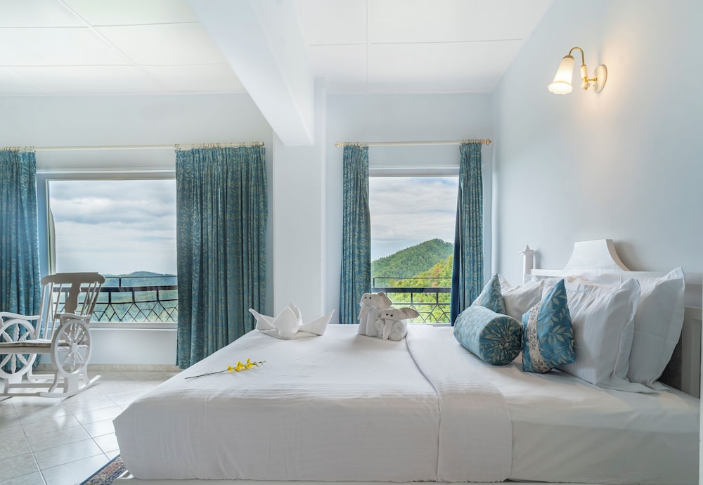 Royal, Executive, Suite, King Bed, Valley View, Balcony