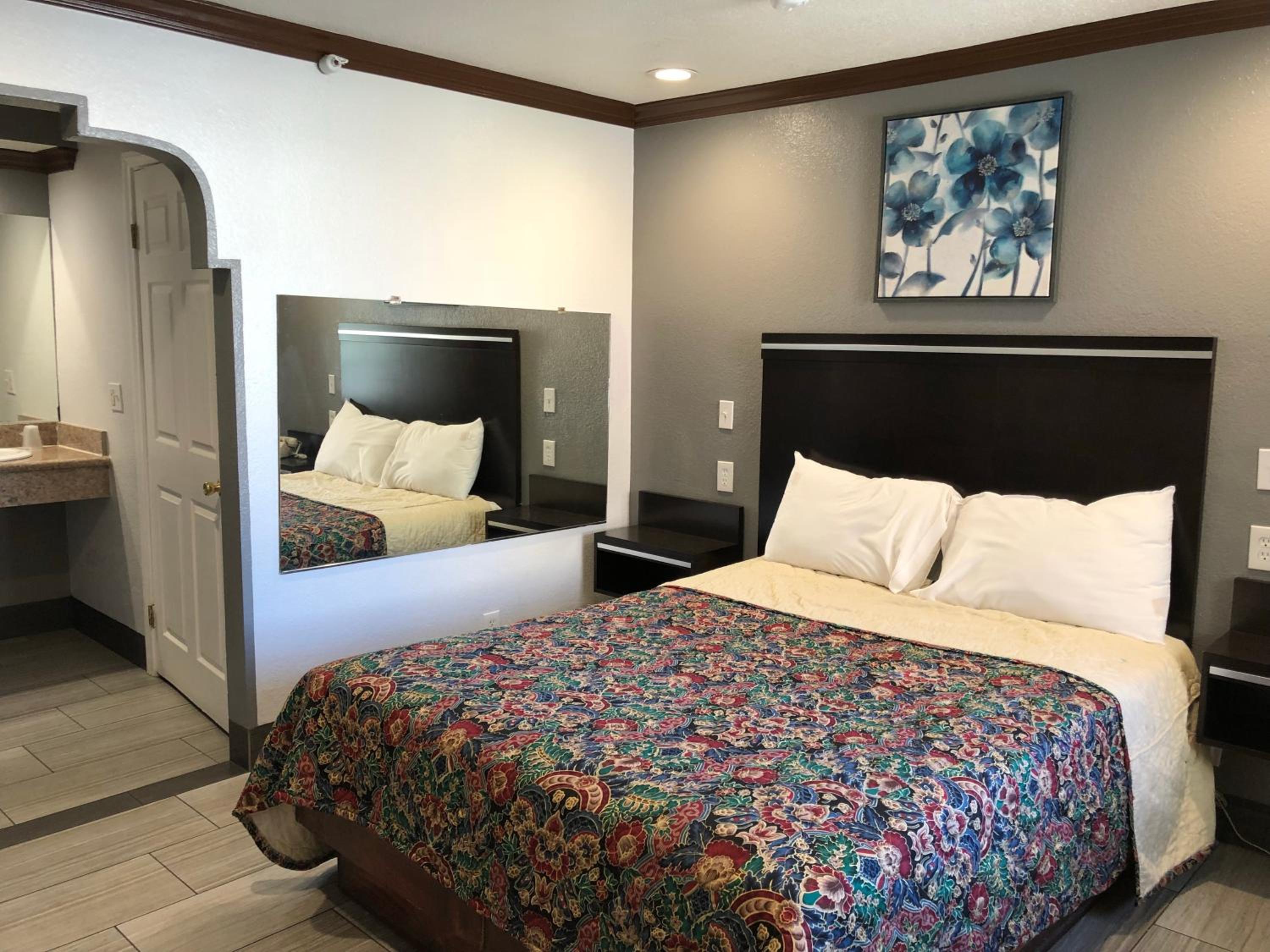Room, Queen Bed