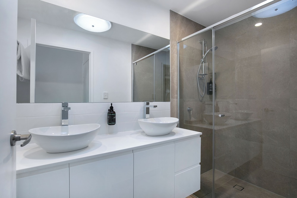 غرفة تنفيذية عائلية بسريرين كوين، Comfort Inn & Apartments Northgate Airport 4/4