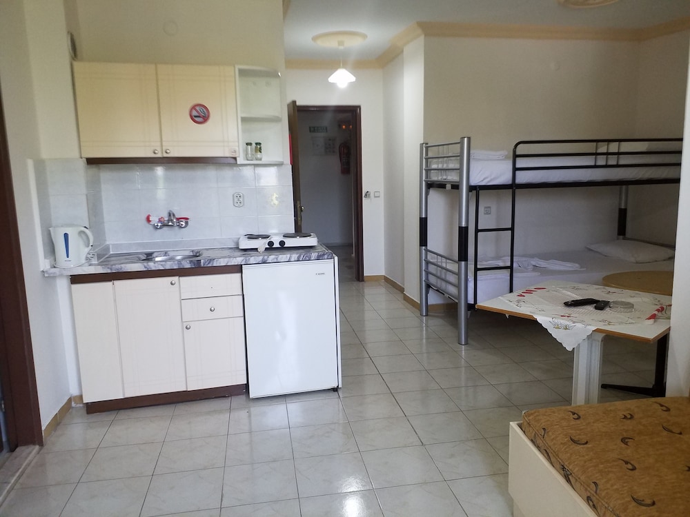 Kamelya Apartments 12/89