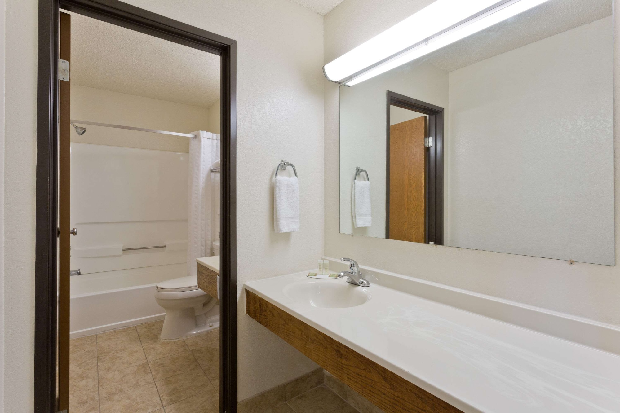 غرفة قياسية بسرير كوين، Super 8 By Wyndham Lexington Park/California Area 5/5