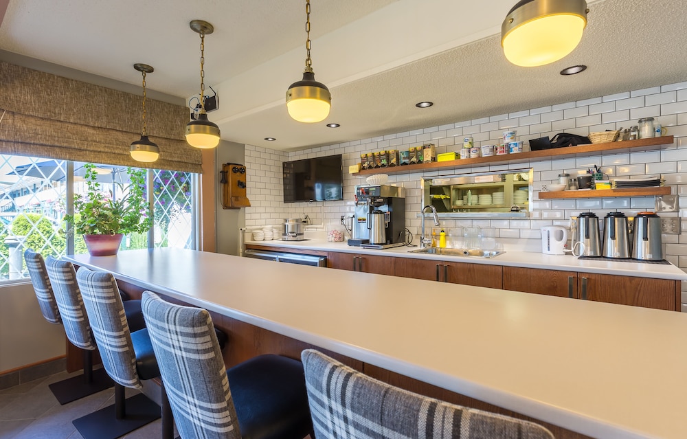 Gramas Inn 6/44