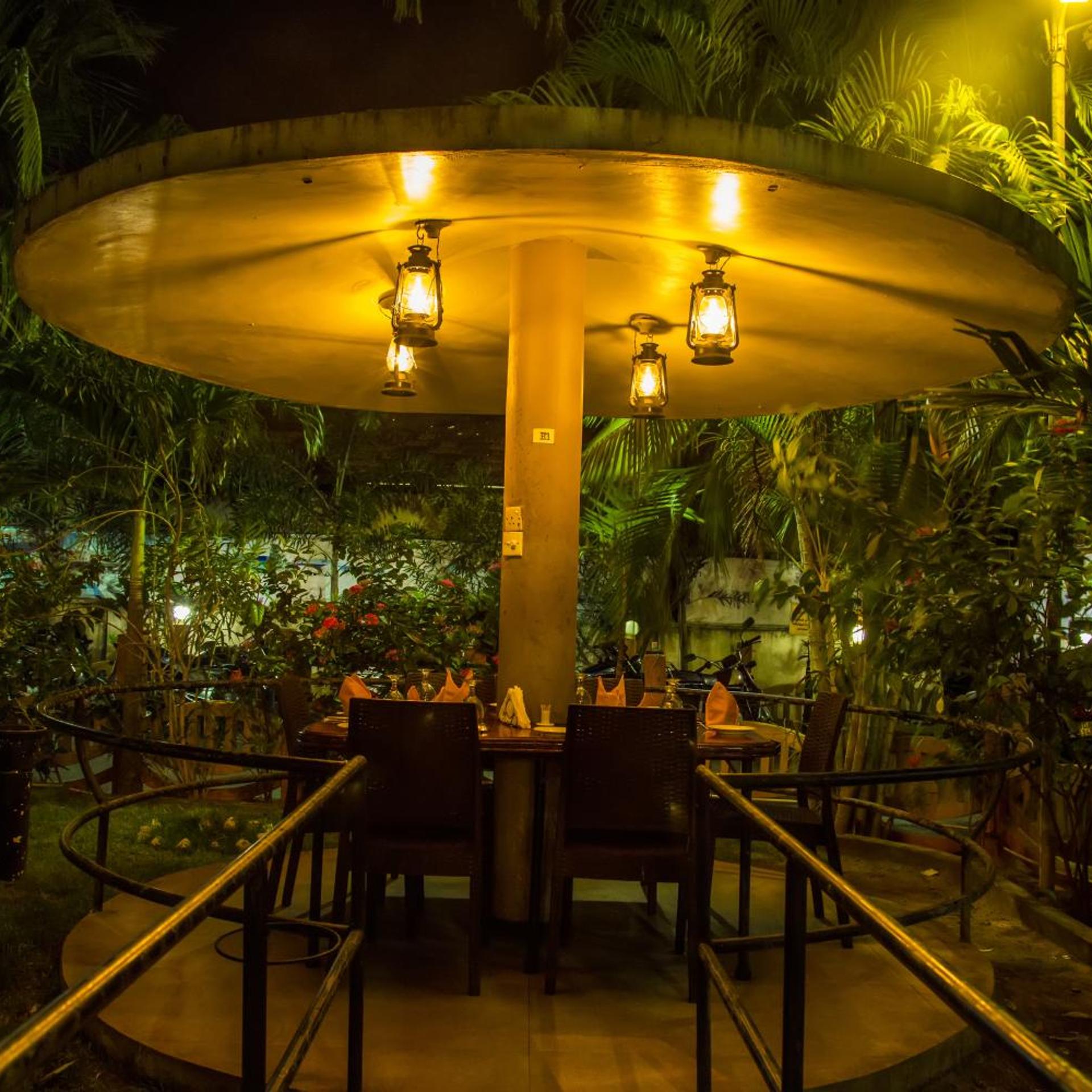Green Grass Hotel & Restaurant 29/37