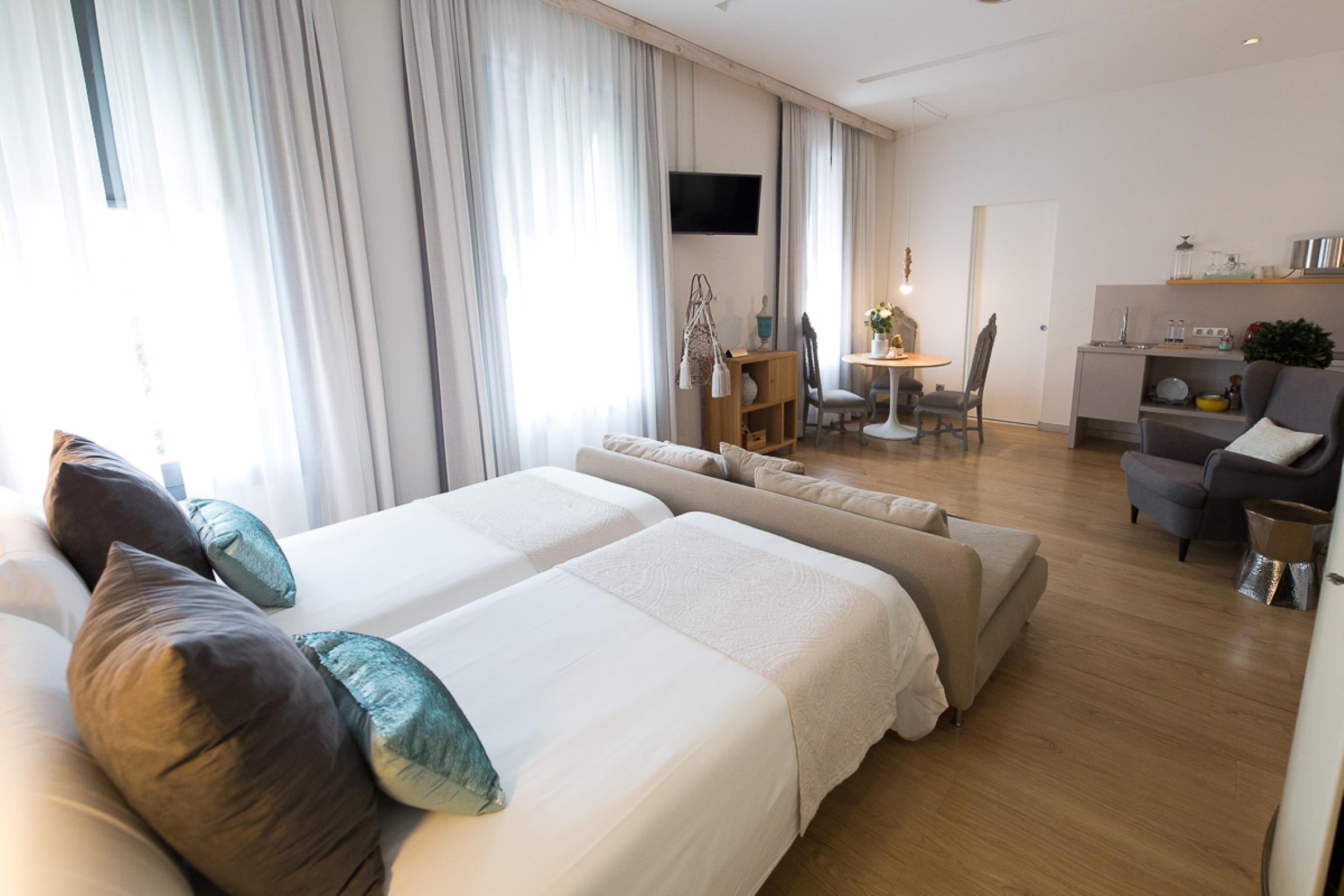 Junior Suite, Street View