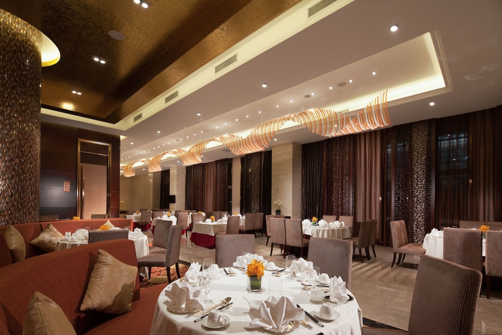 Regal Airport Hotel Xian 25/35