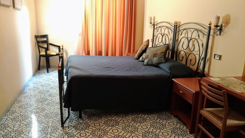 Nicolas Inn 18/50