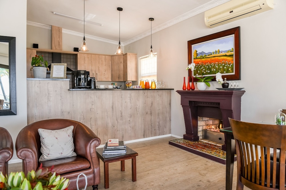 Four Palms Accommodation 6/64