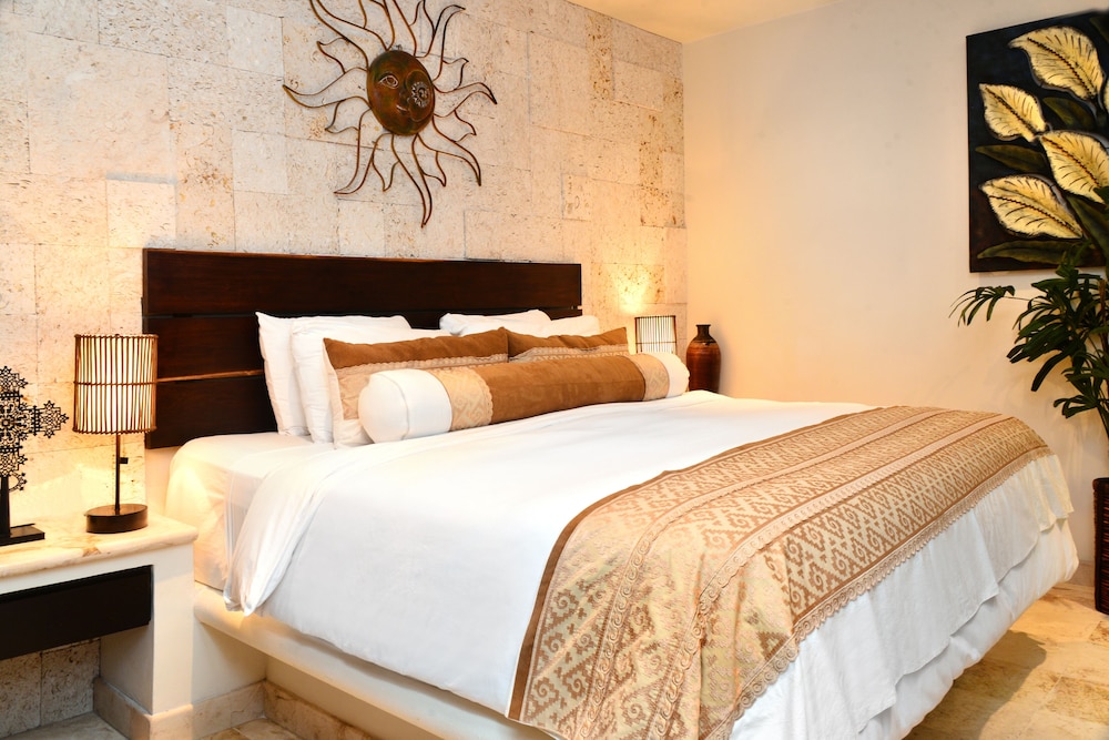 El Taj Oceanfront & Beachside Condo Hotel 27/74