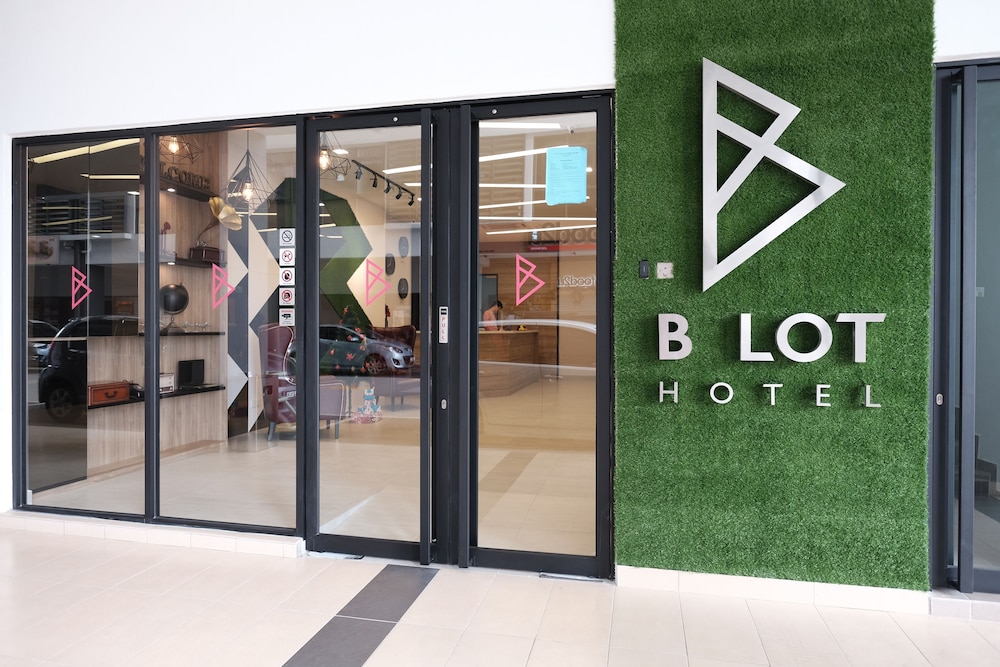 B Lot Hotel 3/51