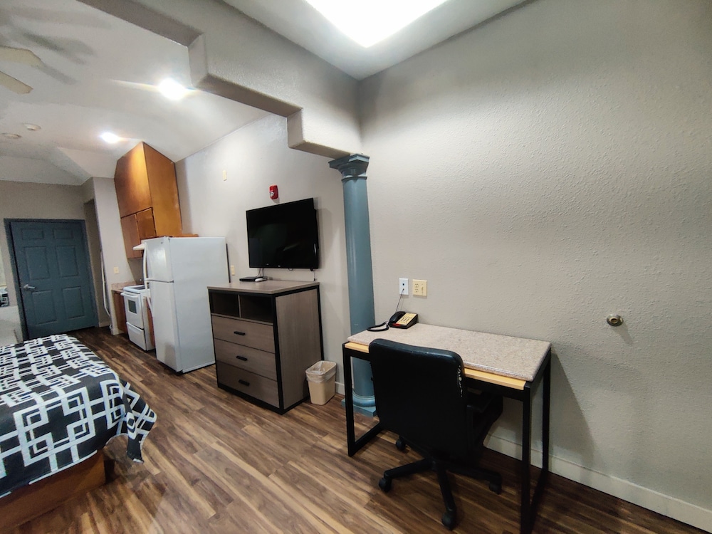 Regency Inn & Suites By Capital O Houston IAH Airport 54/66