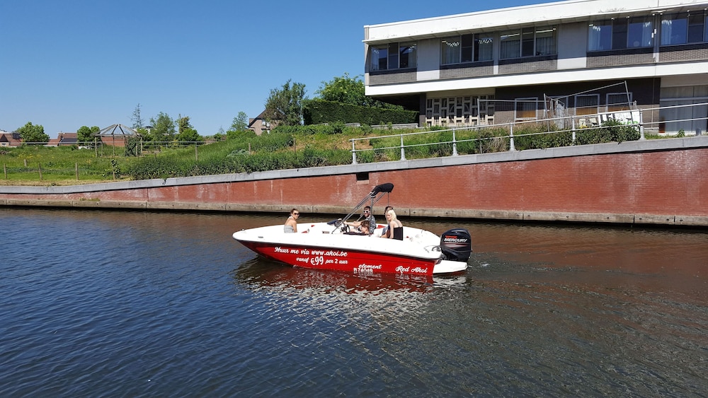 Bootel Ahoi 28/33