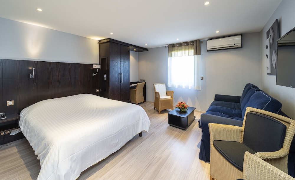 COTTAGE HOTEL 3/50