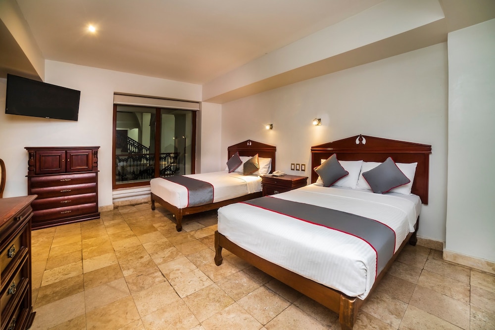 STANDARD, 2 DOUBLE BEDS