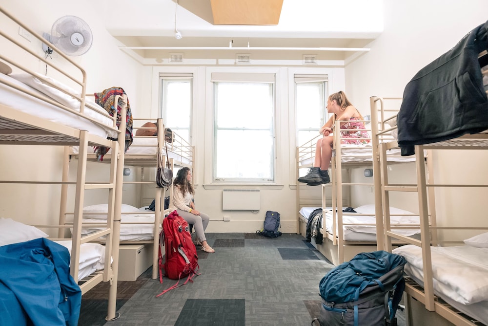 YHA Melbourne Central 30/35