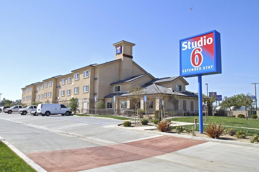 OYO 1001536 Studio6 Bakersfield, CA 51/62