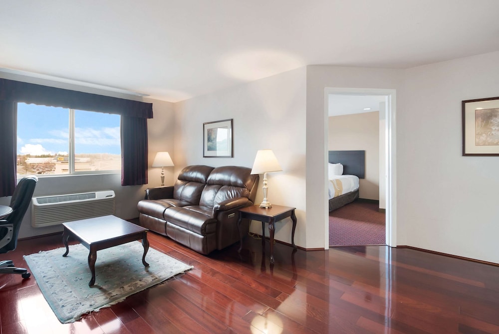 Quality Inn Grand Suites Bellingham 20/29