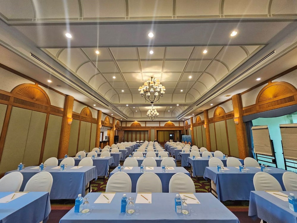 Botany Beach Resort 54/73
