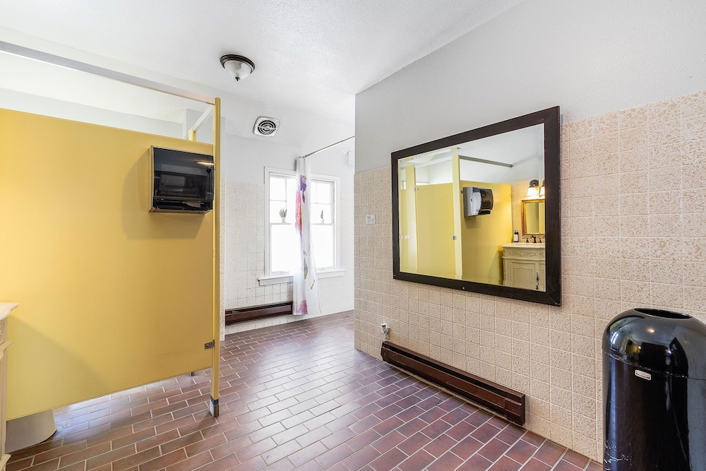 The College Inn 5/50