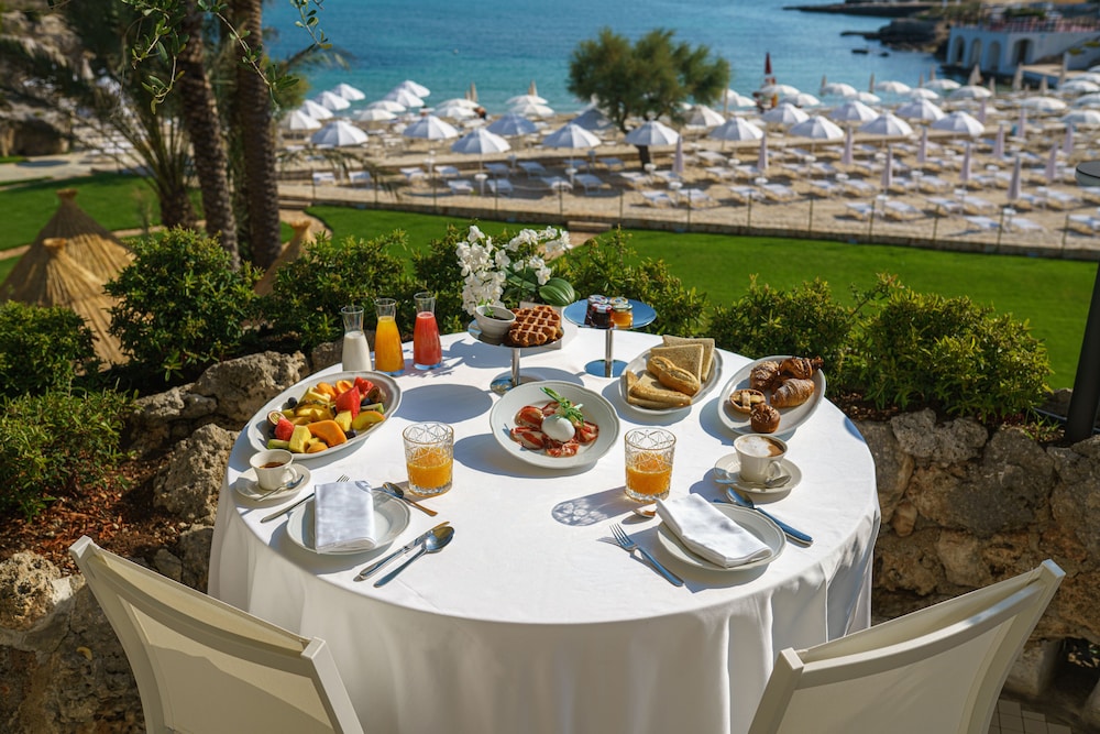 Grotta Palazzese Beach Hotel 47/61