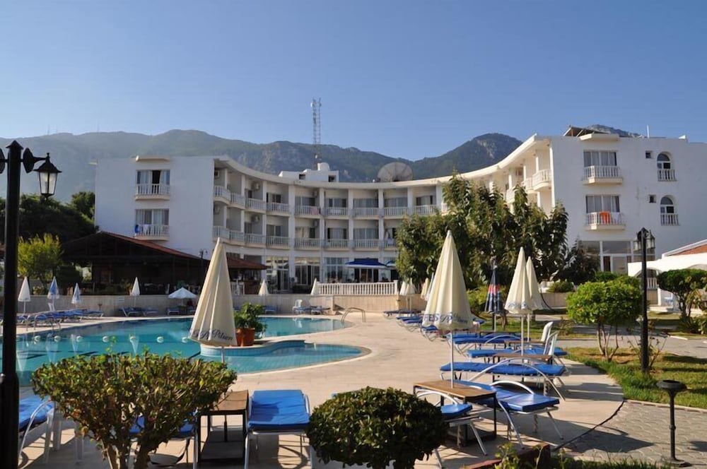 Sempati Hotel 43/44